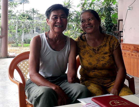 Vợ chồng ông Nguyễn Hữu Thanh.